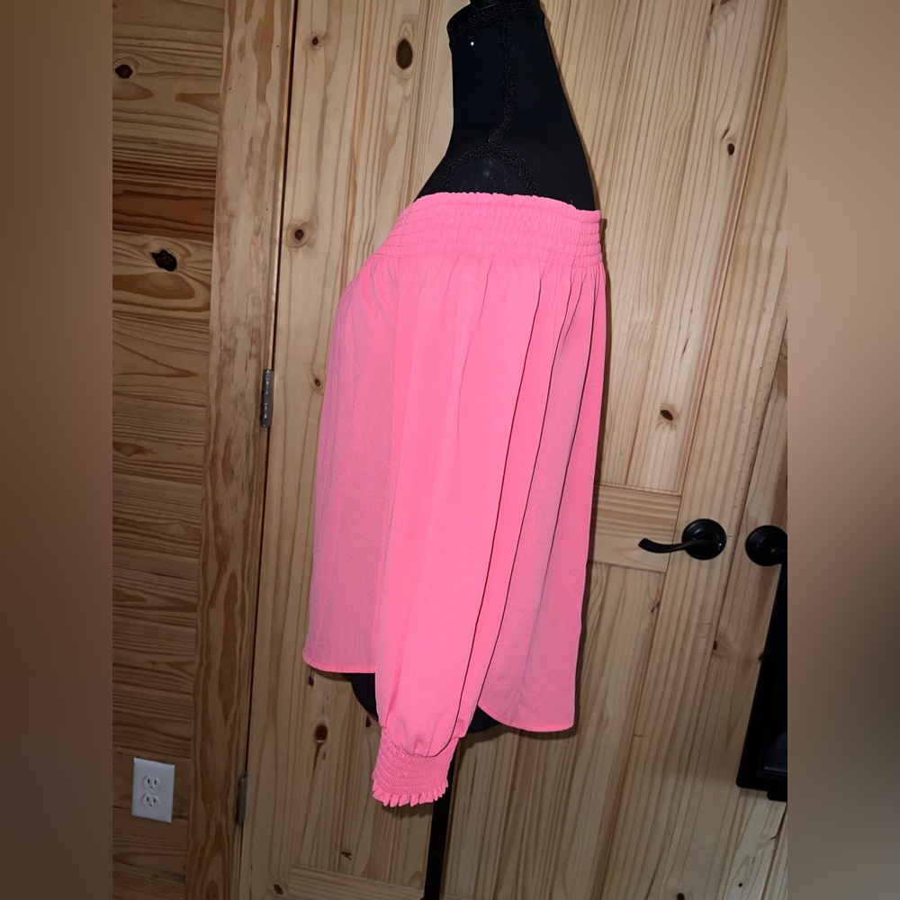 Express Off Shoulder top - Picture 2 of 4